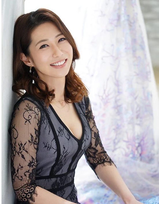【長嶋沙央梨】真面目な人妻(34歳)が挿入した瞬間まるで別人に…!ペニスが好きすぎて本能で乱れ狂う衝撃のデビュー作レビュー